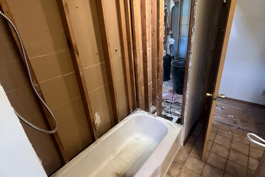 the main bath before renovation